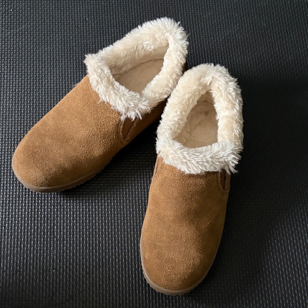 Minnetonka Brown Suede Slippers with White Lining